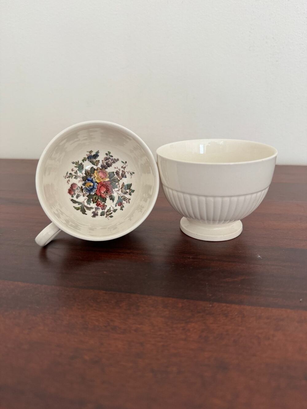 Wedgwood Edme Conway AK8384 Teacups Set of 2 Vintage England Floral Ribbed GUC